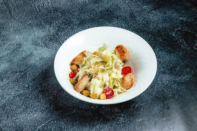 Toyuq salatı