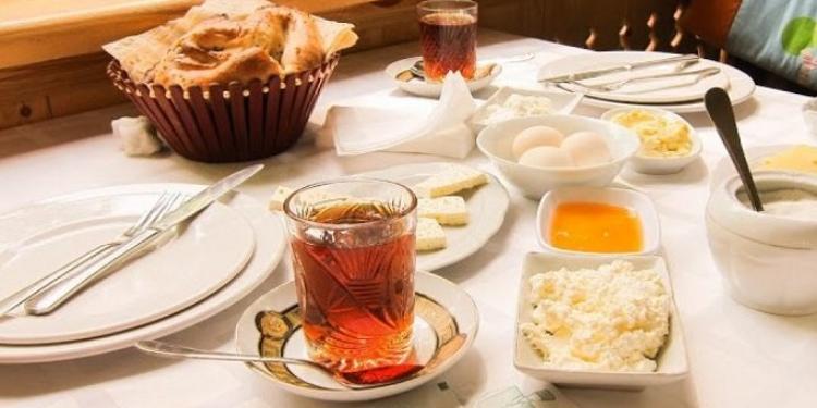 Kərə yağı, qaymaq, pendir, qaynanmış yumurta