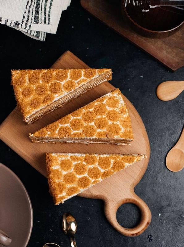 Medovik Cake 