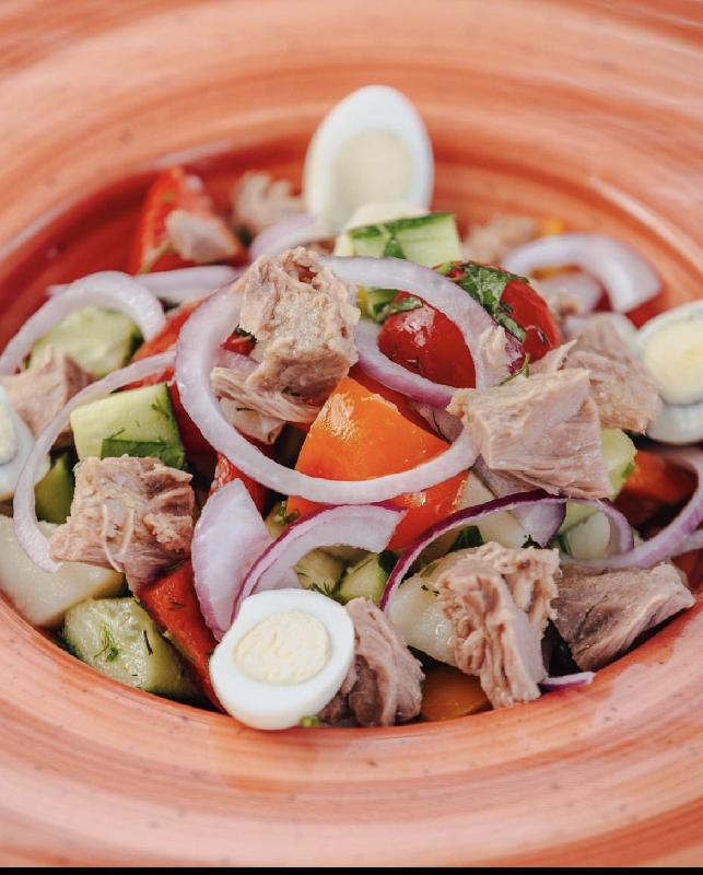 Tuna salatı 