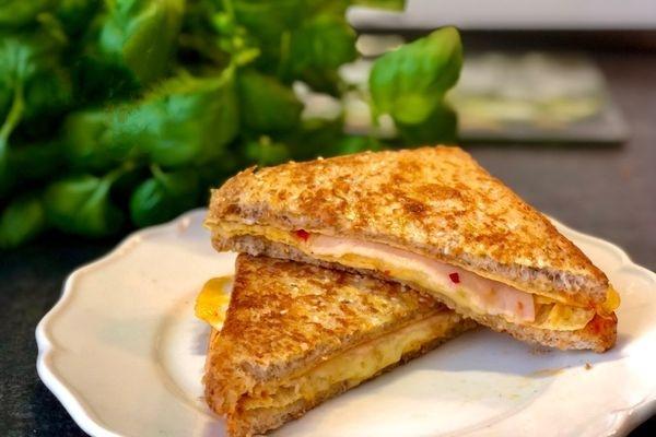 Yumurta İlə Qızardılmış Tost Çörəyi