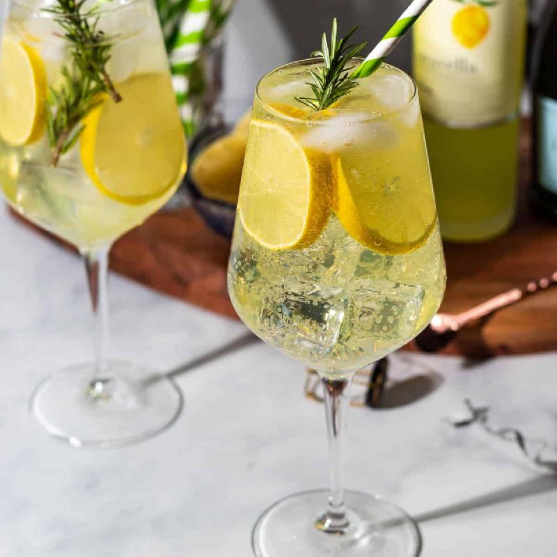Limoncello Spritz