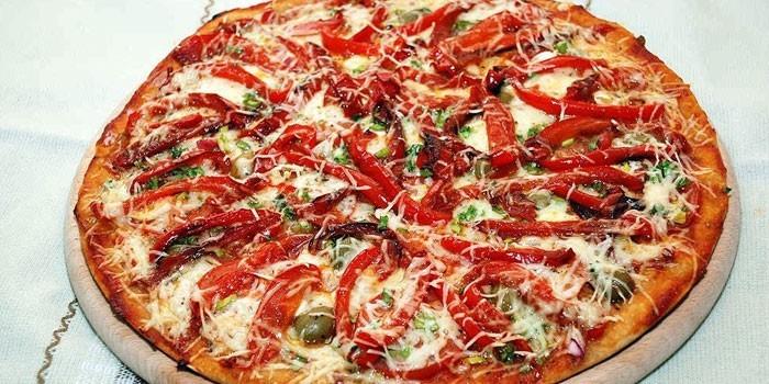 Diavola pepperoni pizza