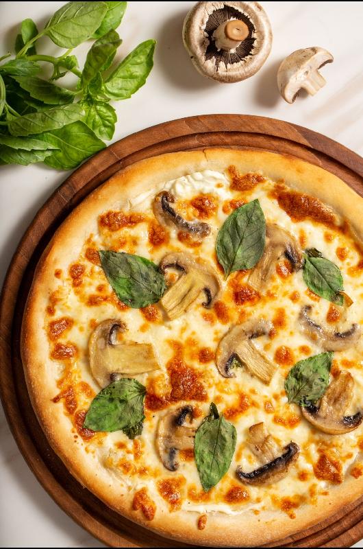 Quattro  Formaggi  Funghi