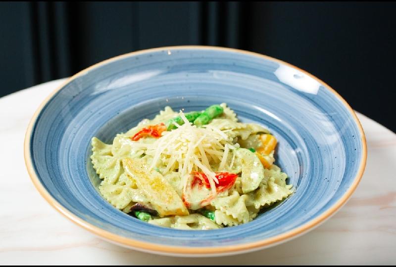 Farfalle with vegetables