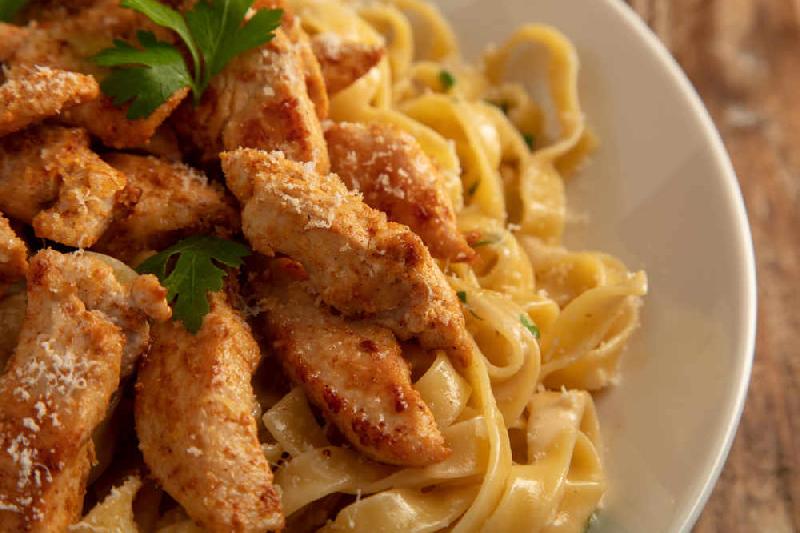Tavuklu fettuccine alfredo