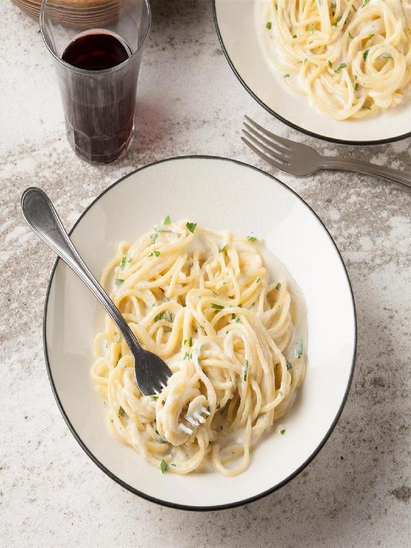 Spagetti pendir ilə 