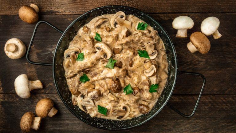 Ət stroganoff 