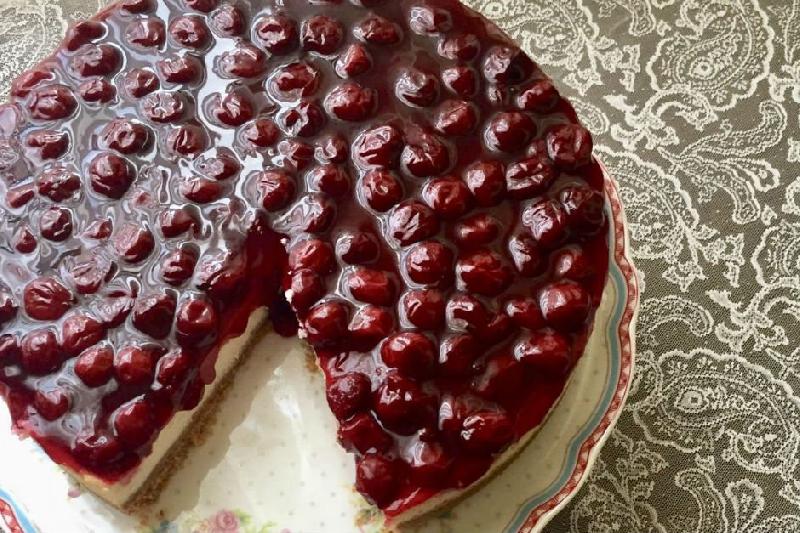 Cheesecake Vişnəli