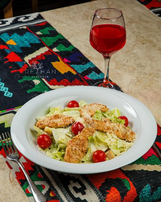 Sezar salatı