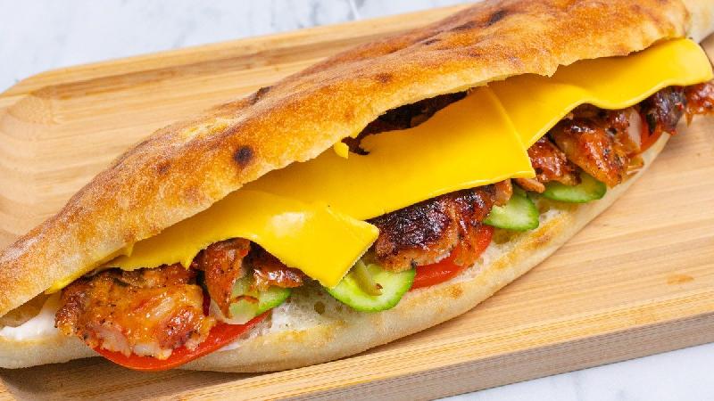 Toyuq pendirli dönər