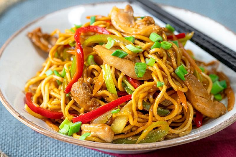 Tavuklu noodle