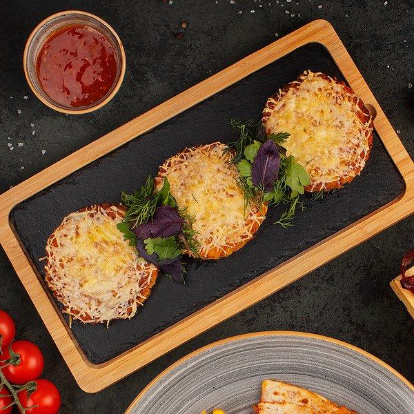 Kartoflu draniklər parmezan pendiri ilə