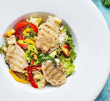 İsti toyuq salatı