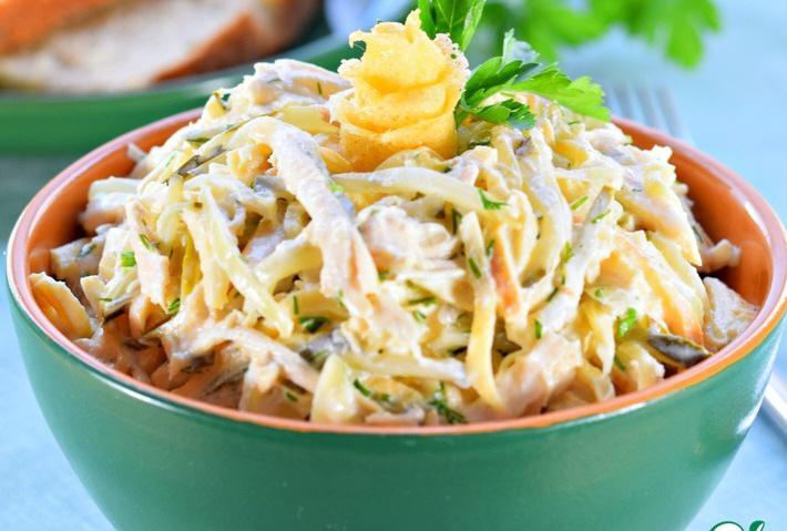Toyuq salatı