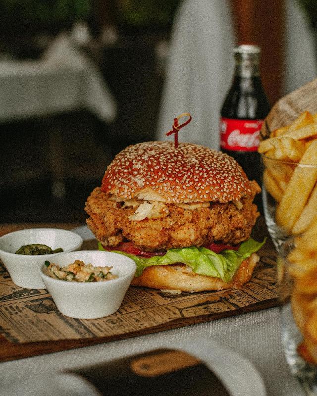 Xırt-Xırtlı toyuq burgeri