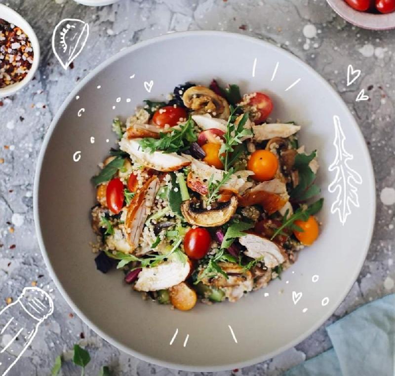 Hisəverilmiş toyuq salatı