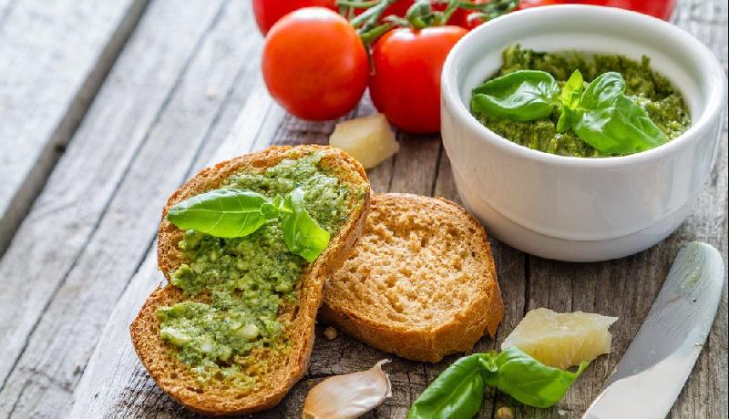 Fetuçini pesto sousu ilə