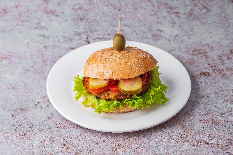 Burger toyuq əti ilə 