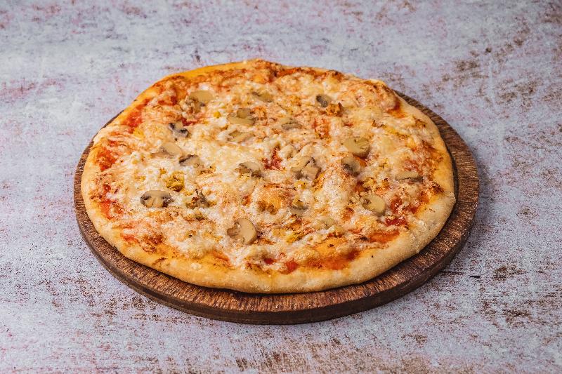 Göbələkli pizza
