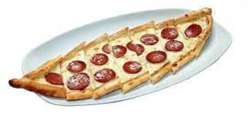 Sucuklu-peynirli pide