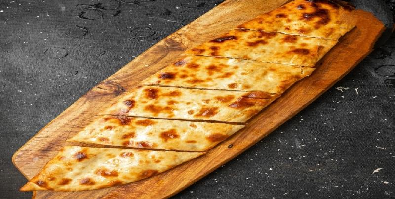 Kaşarlı Sucuklu Kapalı Pide