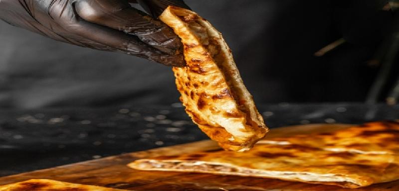 Kıymalı Kaşarlı Kapalı Pide
