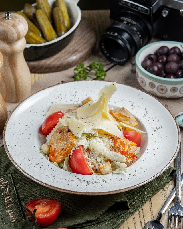 Sezar Salatı Toyuq
