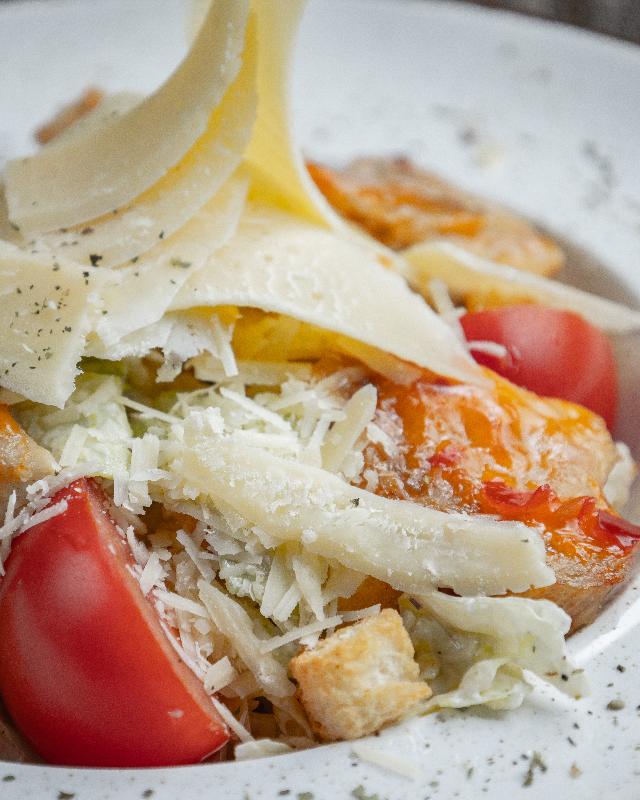 Sezar Salatı Krevet