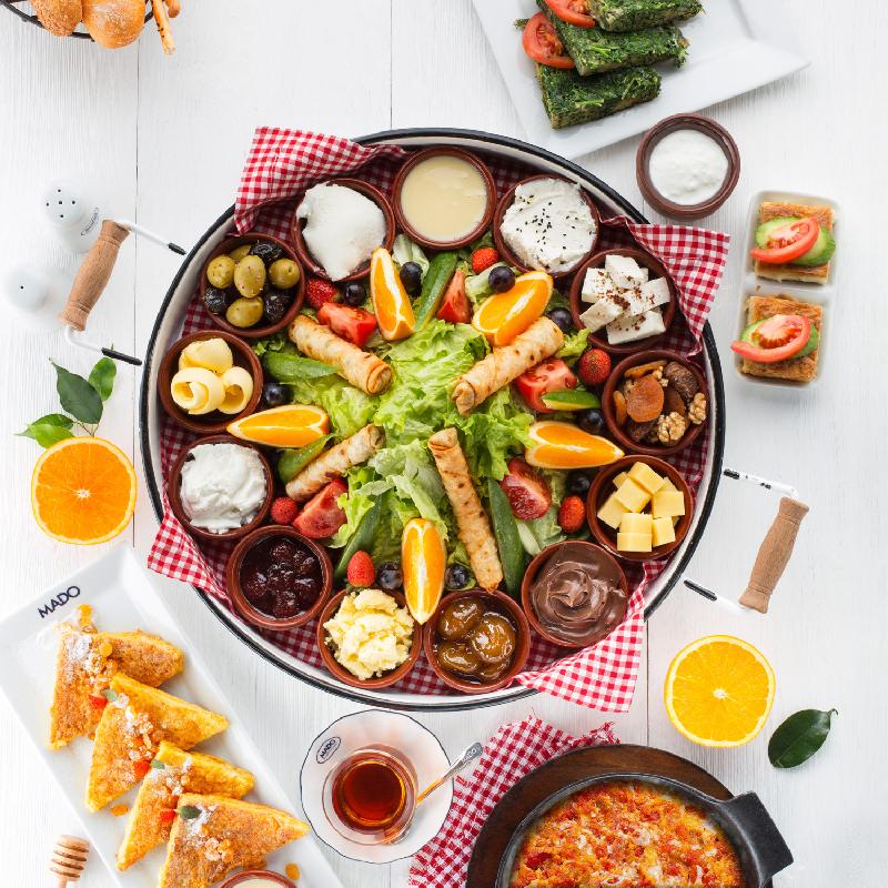 Dördlü Səhər Yeməyi (Menemen ilə)