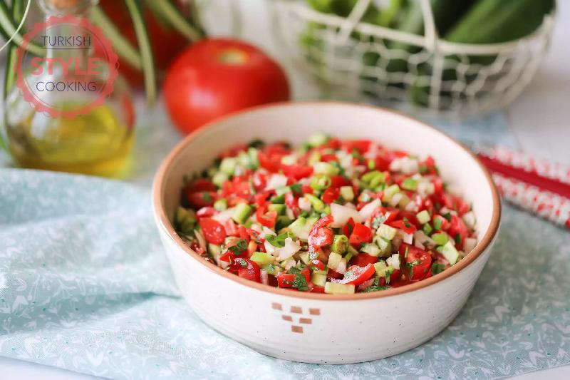 Çoban salatı pendirli