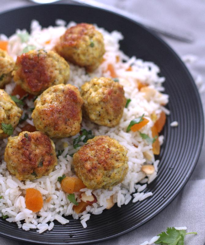 Plov üstü toyuq köftə 