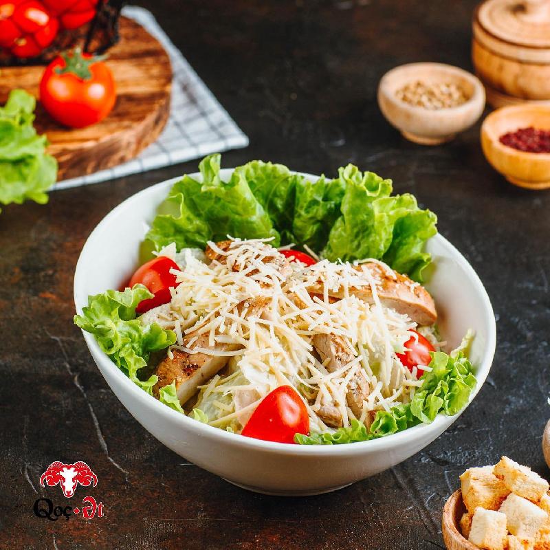 Sezar Salatı toyuqla