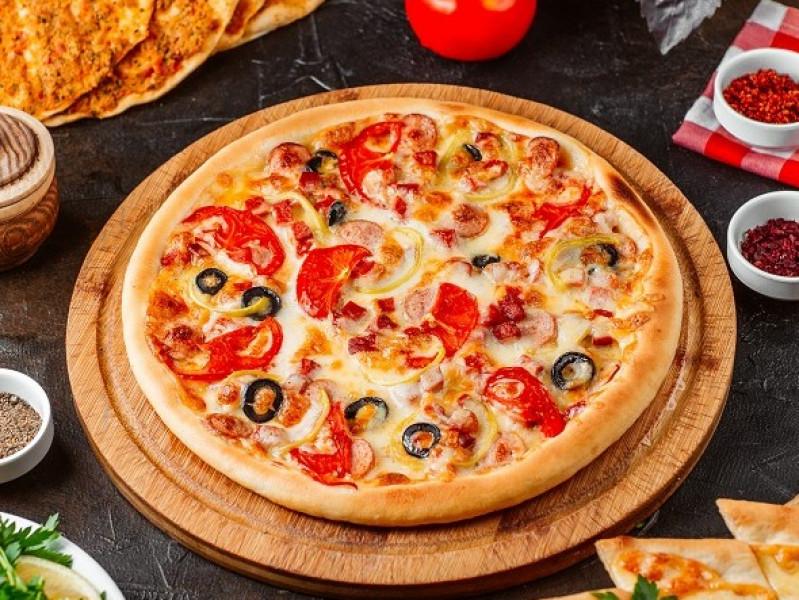 Pizza toyuq əti ilə 