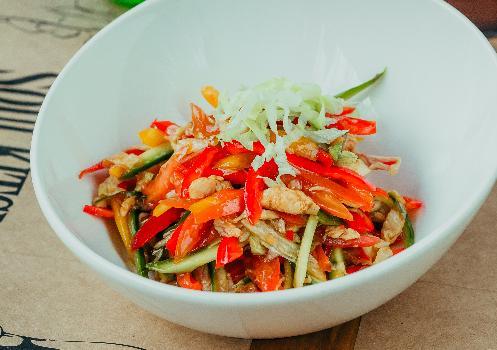 Asiya Toyuq Salatı