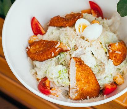 Sezar Salatı Toyuq İlə
