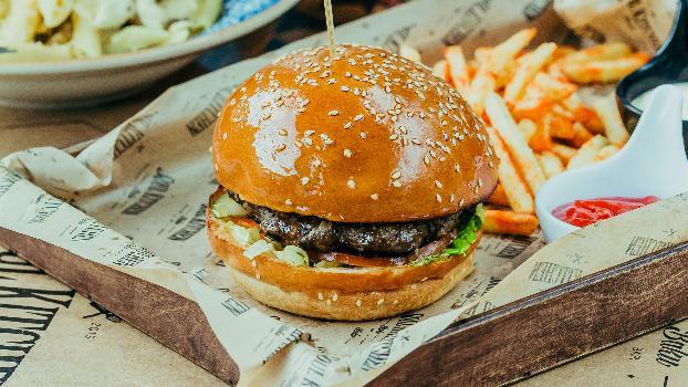 Can Əti İlə Burger 