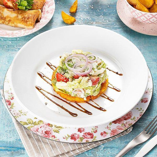 Hisə verilmiş qızıl balıq və kartoflu dranik salatı