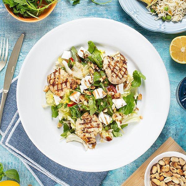 Tərəvəzli salat toyuq feta pendiri İlə