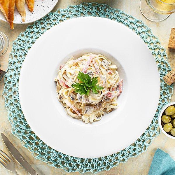 Fettuçine hind toyuğu vetçinası İlə