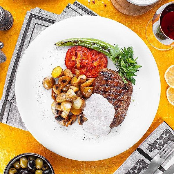 İstiot sousla steak