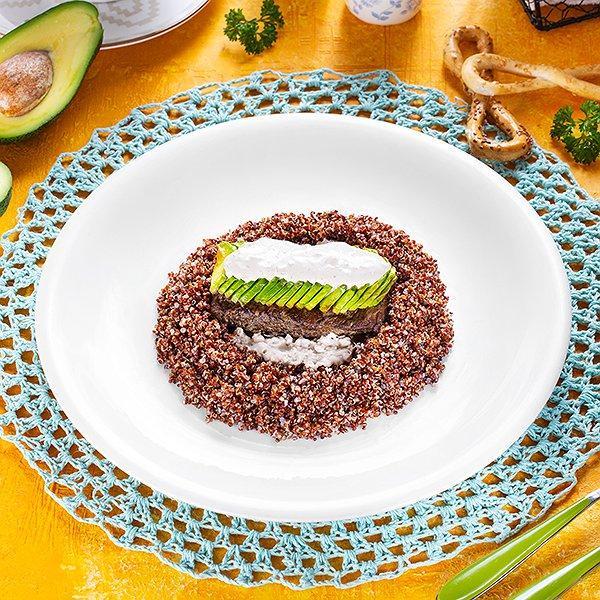 Ət minyonları avokado və kinoa İlə 