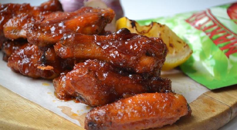 Toyuq qanadları BBQ