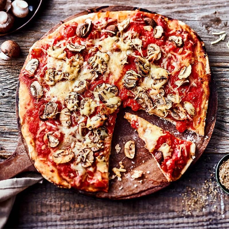 Salami Fungi Pizza