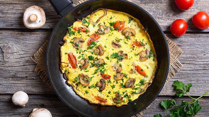 Göbələkli omlet