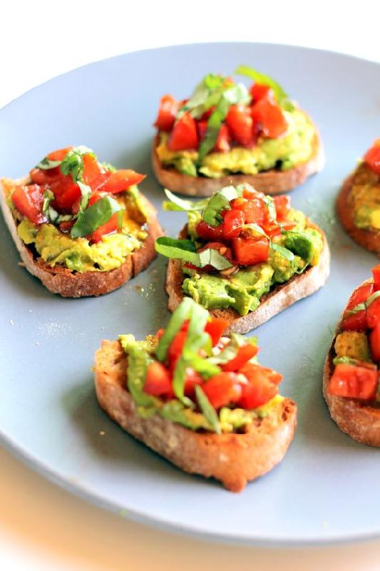 BRUSCHETTA AVOCADO 