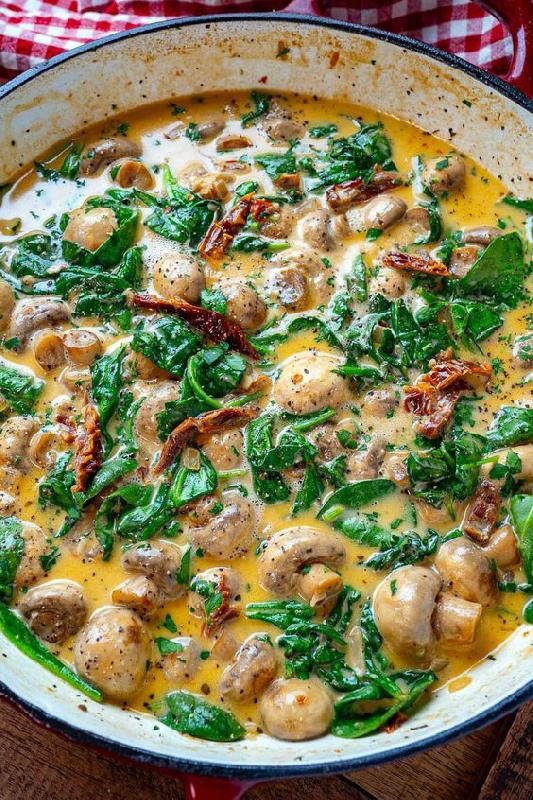 CREAMY TUSCAN MUSHROOMS  WİTH SPİNACH 