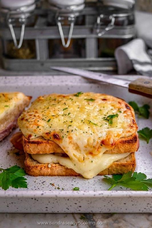 CHEESE AND SAUSAGE SİMİT 