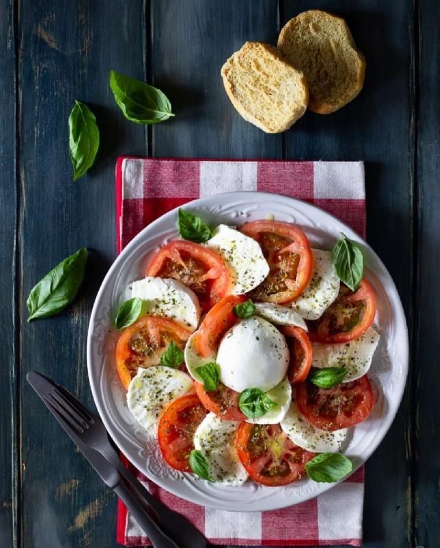 CAPRESE CON MOZZARELLA DI BUFALA