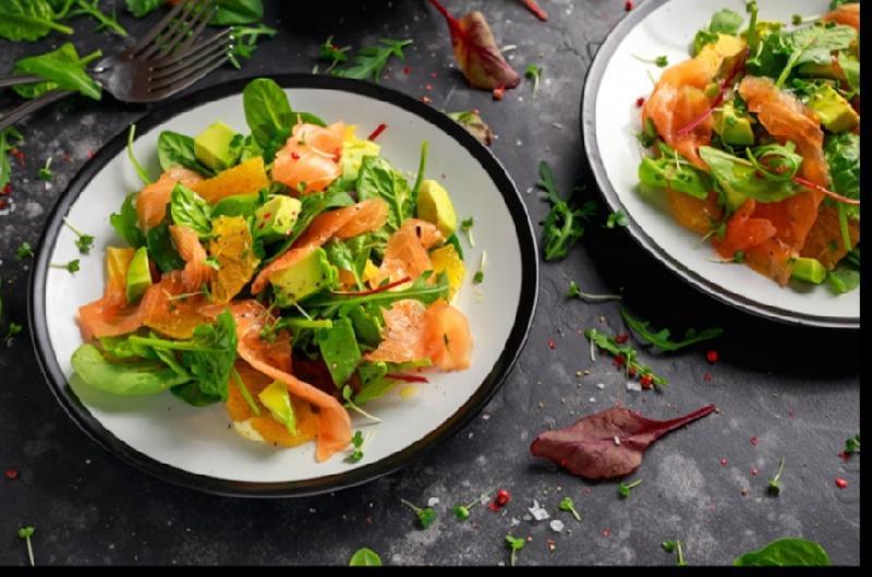 INSALATA DI SALMONE CON AVOCADO